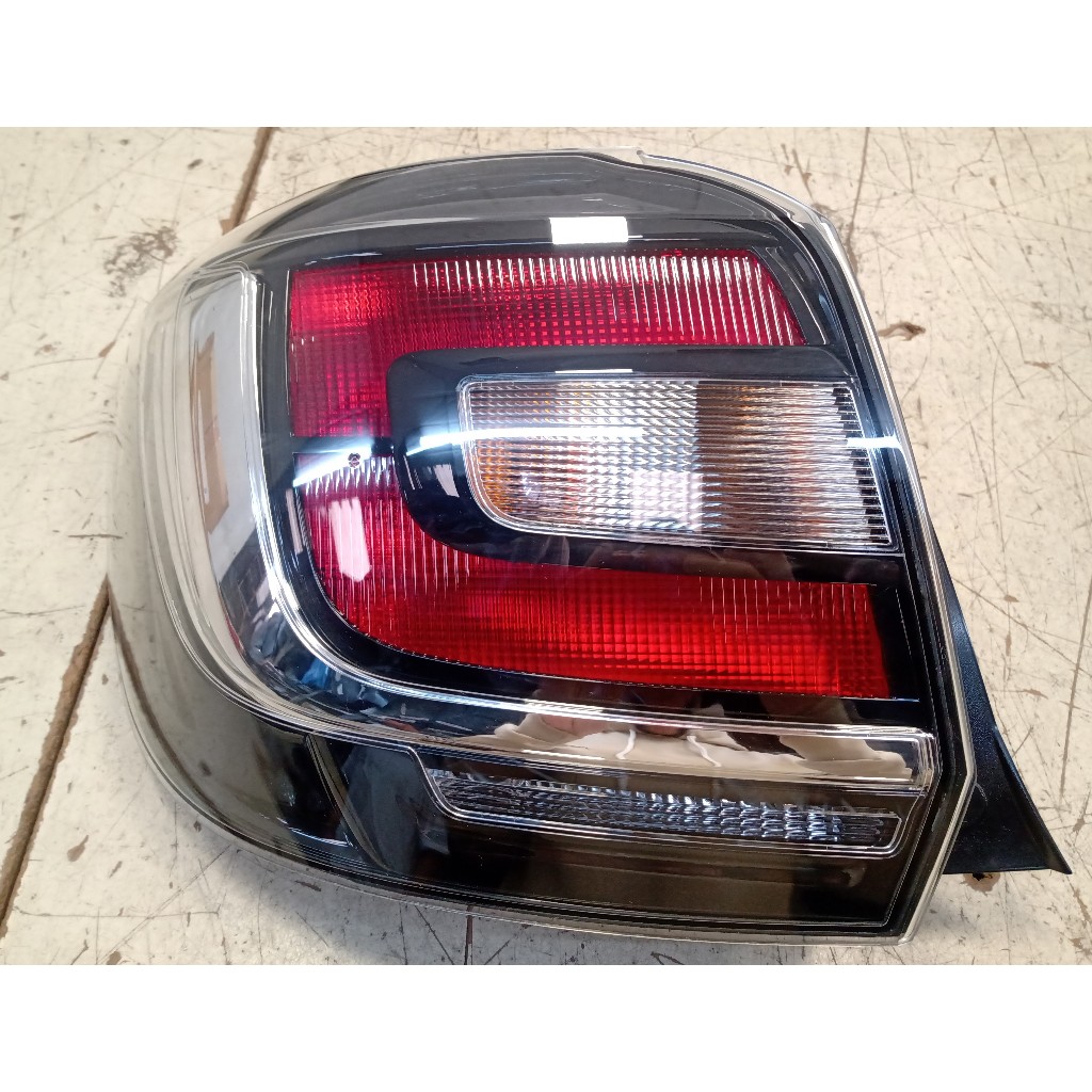 Lanterna Mascara Negra Esquerda Sandero Stepway 15/20 Rn2941