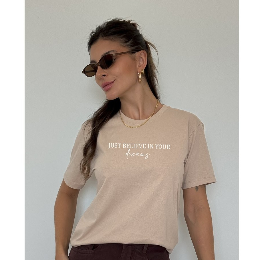 Camiseta Feminina Chocolate Just Believe em Oferta na Shopee