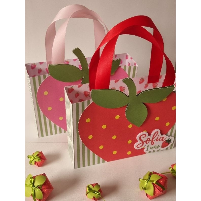 Kit Sacolinhas Personalizadas Moranguinho - Sacola Surpresa Morando do Amor - Lembrancinhas - Festa Infantil