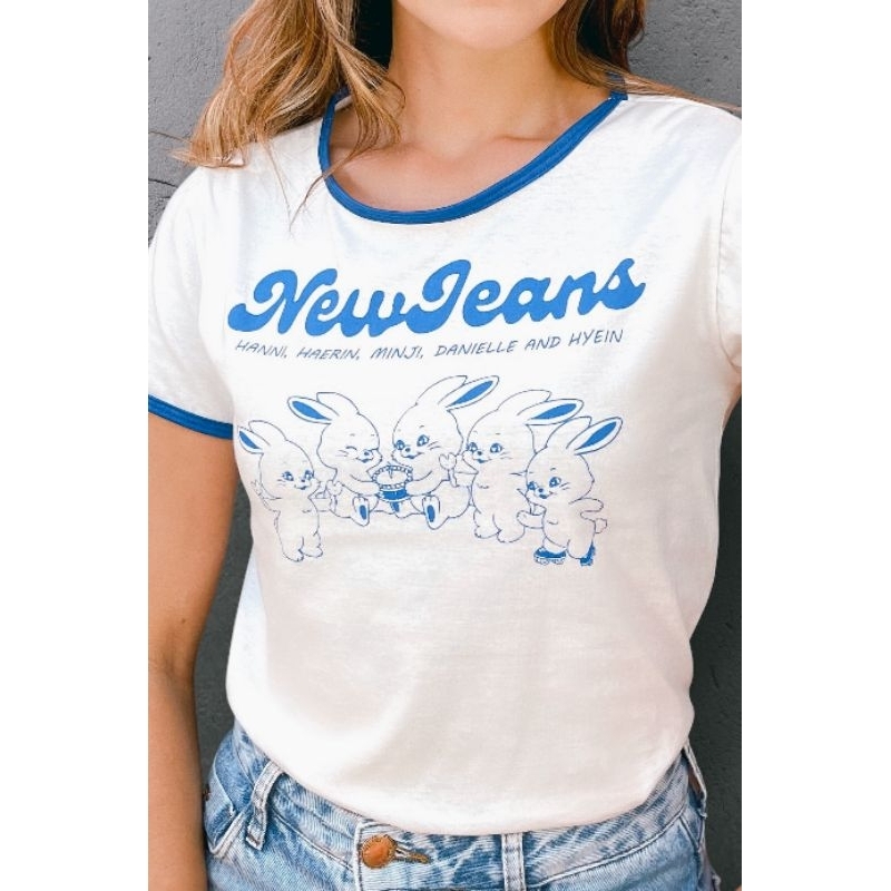 Camiseta Feminina Ringer NewJeans K-Pop Coelhinhas em Oferta na Shopee