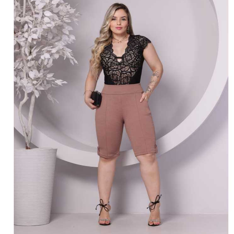 Bermuda Feminina Social Cintura Alta com Botão e Bolso funcional noTecido Jacquard Elegante