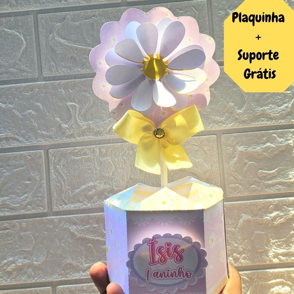Centro de Mesa Margaridas + Plaquinha Grátis Cachepô Personalizada p/Festa Enfeite Aniversário Arranjo Lembrancinha