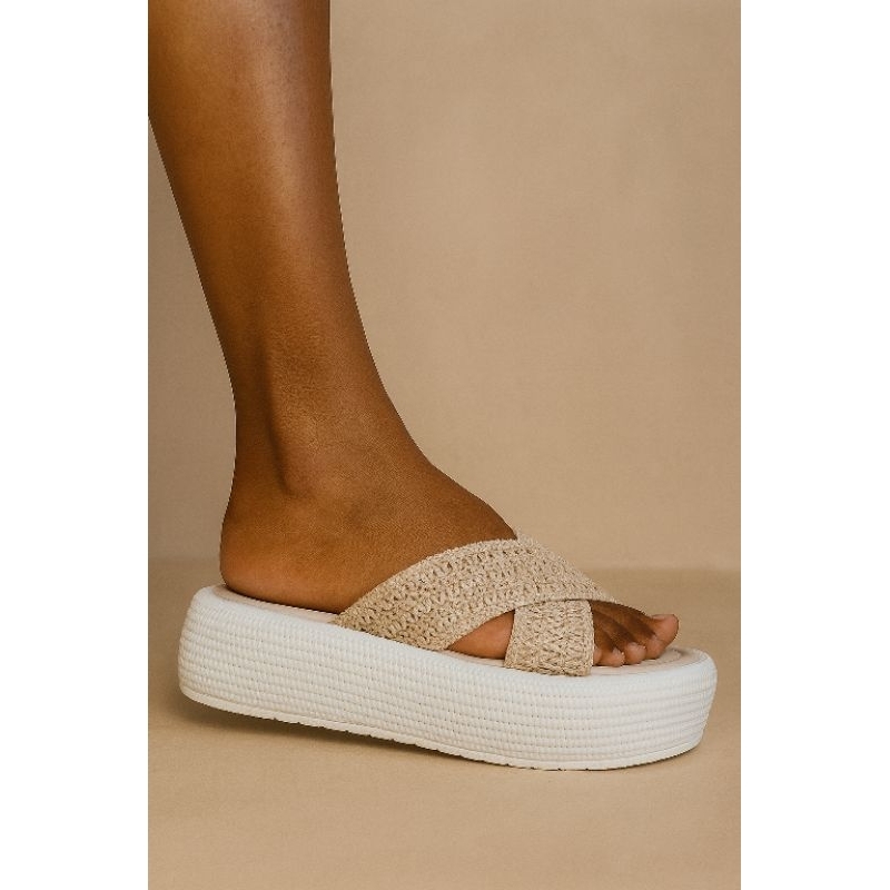 sandália feminina plataforma leve confortável envio rápido em Oferta na Shopee