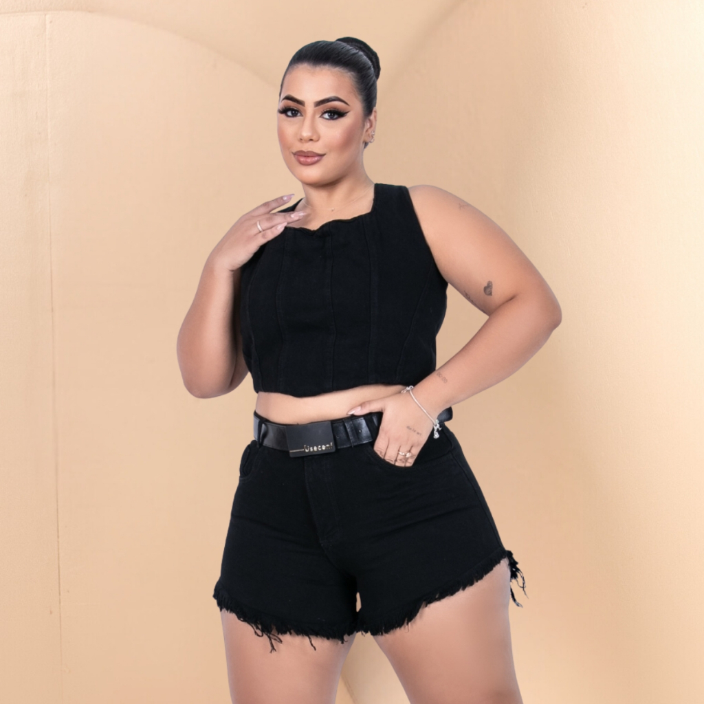 Short Jeans Preto Plus Size Com Cinto e Cropped Conjunto