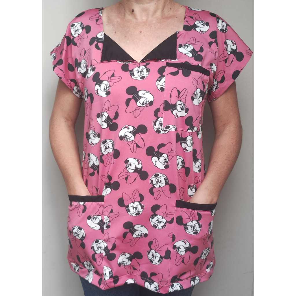 Blusa pijama hospitalar enfermagem scrubs ( estampas personagens) em Oferta na Shopee