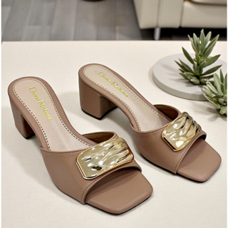 Sandália feminina Salto Bloco Tamanco Casual com Enfeite Dourado Tamanco salto médio Ref 213 em Oferta na Shopee