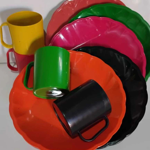 Prato Concha + Caneca 350ml Mix de Cor; Kit 6,10,20 ou 30 peças(plástico). Escola/Festa