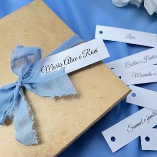 Tags de nomes personalizadas com furo tam 2,5x9cm - tag personalizada - Casamento, 15 anos, Infantil em Oferta na Shopee