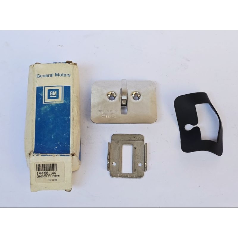 GANCHO PARA CAÇAMBA SILVERADO  97/01 ORIGINAL GM  PA001144