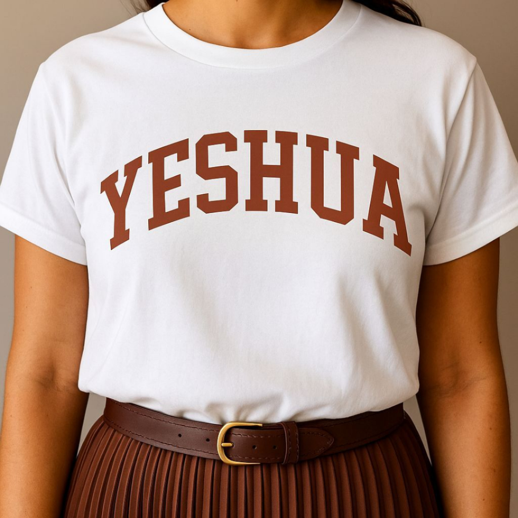 Camiseta Feminina Branca "YESHUA" Cristã Estilo College em Poliflex em Oferta na Shopee