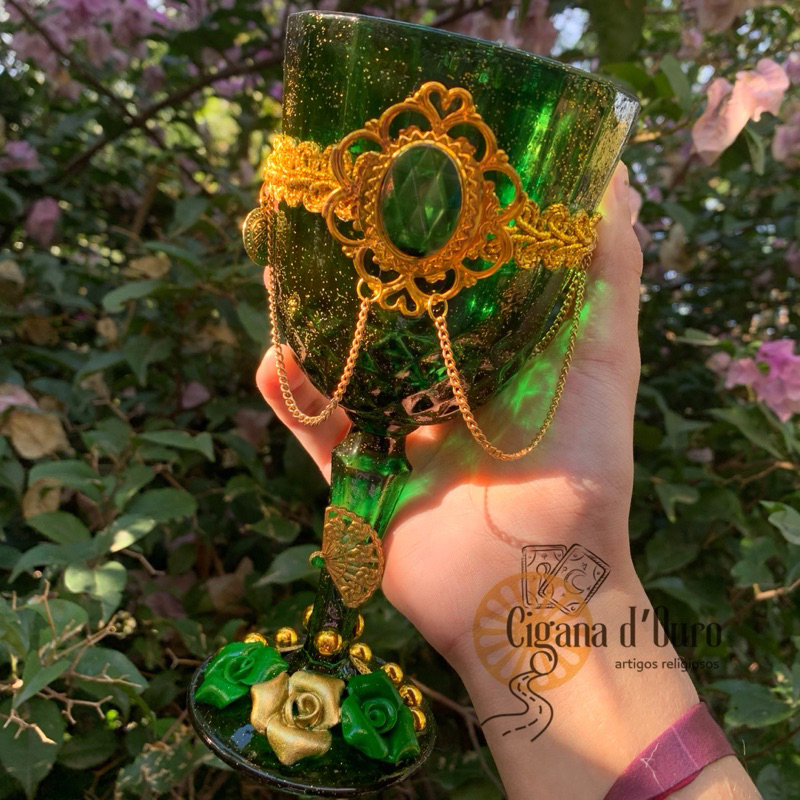 taça cigana esmeralda moedas Santa Sara kali em Oferta na Shopee