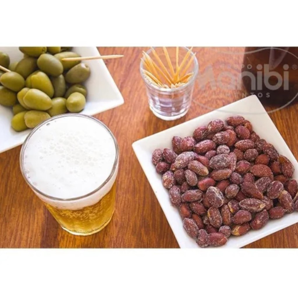 Espeto c/ 20 Pacotes Amendoim Torrado Salgado Com Pele 30g - Pacote com 600g - Beliskat