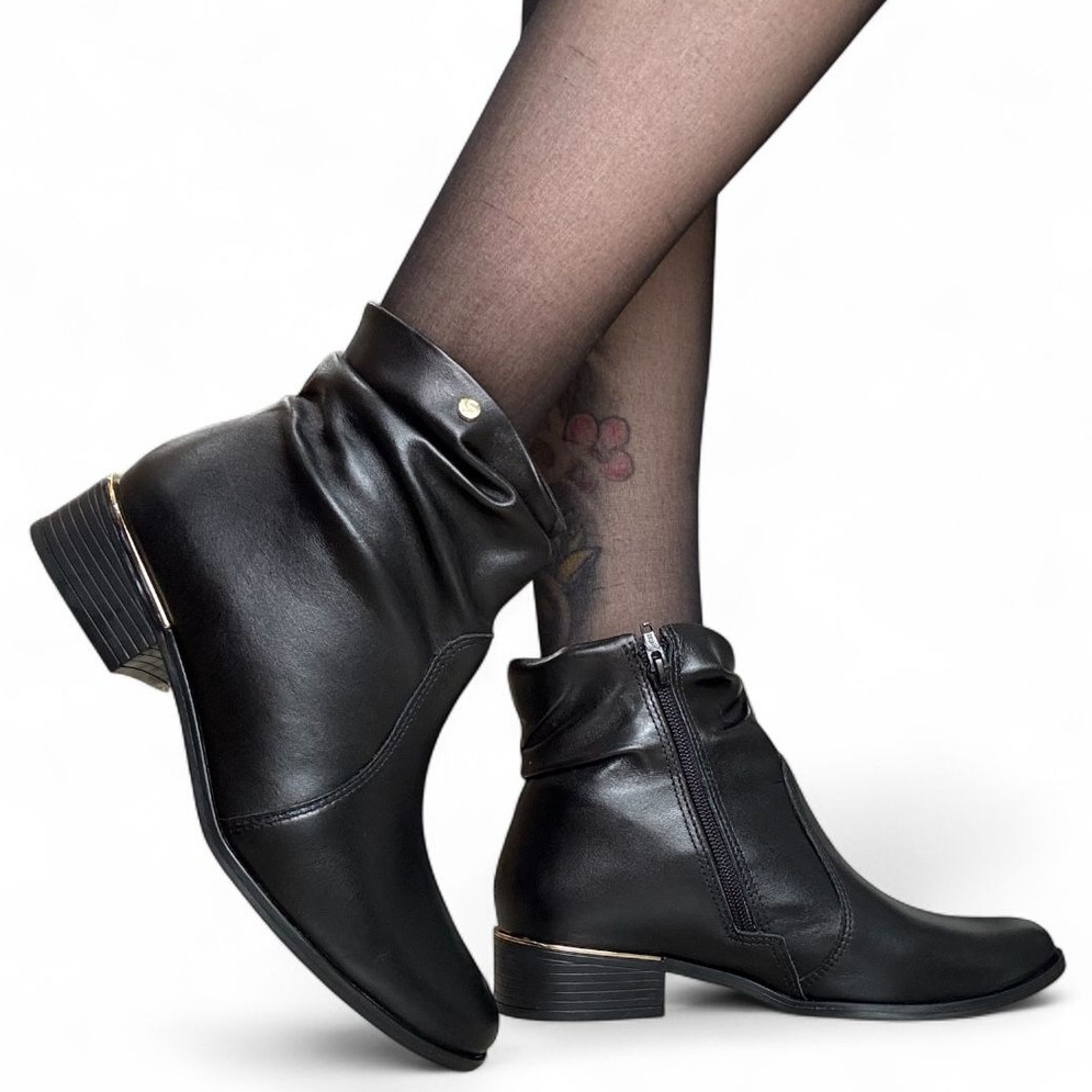Bota Feminina Couro Cano Curto Preta Slouch Ramarim 2453103-7 em Oferta na Shopee