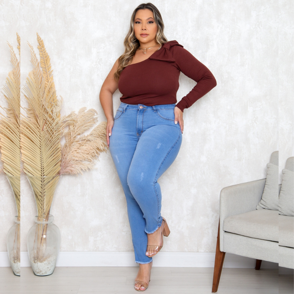 Calça Jeans Skinny Feminina Plus Size Lavagem Clara Barra Desfiada