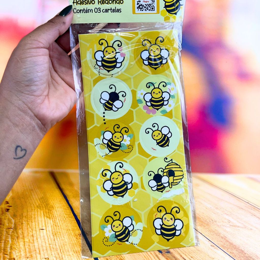 30~150 ADESIVO REDONDO ABELHINHA REGINA em Oferta na Shopee