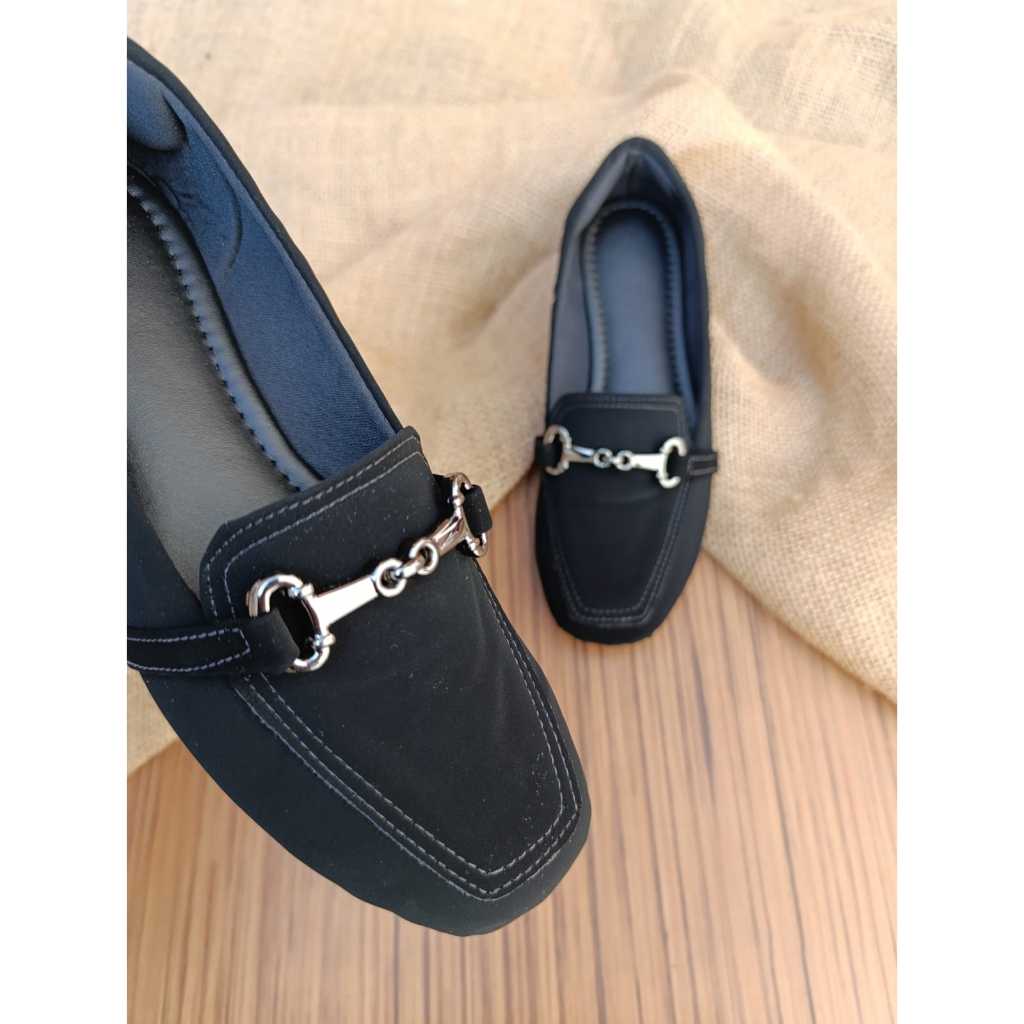 Mocassim Feminino Preto com Fivela – Bico Quadrado + Estilo e Conforto