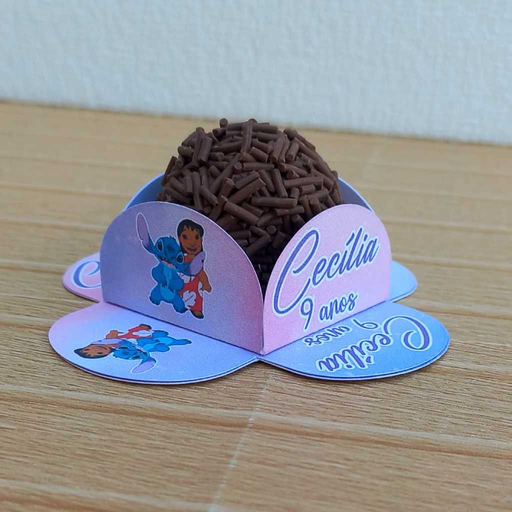 Forminha de Doce Brigadeiro Personalizada Lilo e Stitch  - 4 pétalas / Festa de aniversário / Lembrancinha