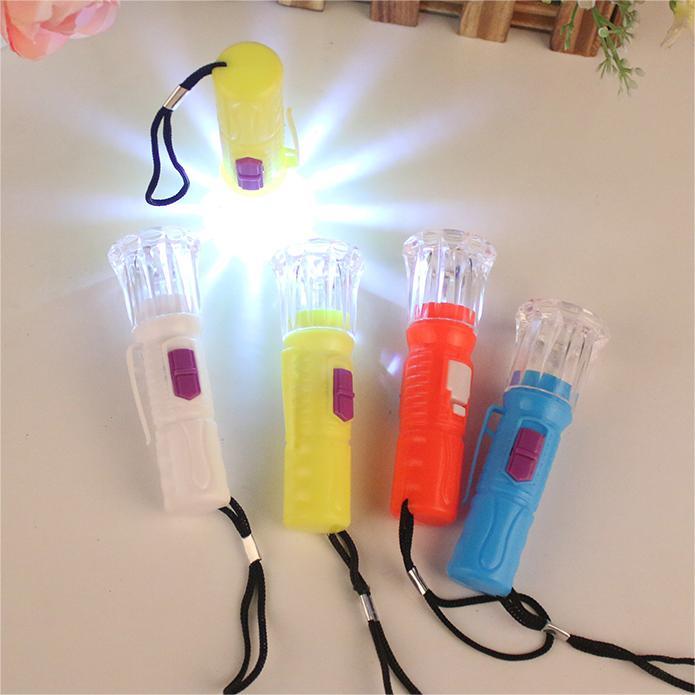 Mini Lanterna Led Tática Portátil  Para Uso ao Ar Livre Lazer  Trilha Camping Lazer, Lampiao De 