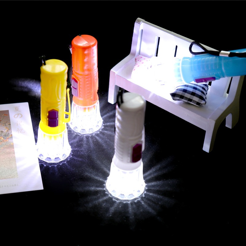Mini Lanterna Led Tática Portátil  Para Uso ao Ar Livre Lazer  Trilha Camping Lazer, Lampiao De Pilha