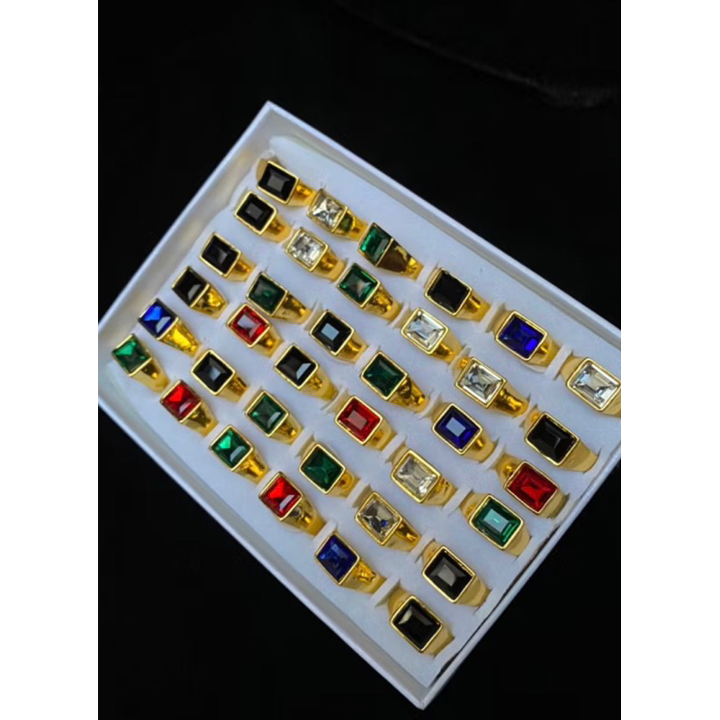 Anel Dourado com Pedra Verde Azul Preta Branca- Anel de Formatura / Anel Masculino e Feminino (Dedeira Banhada 18k) — imagem 2 de 2