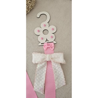 Porta laços e tiaras / Arco em MDF modelo flor em Oferta na Shopee