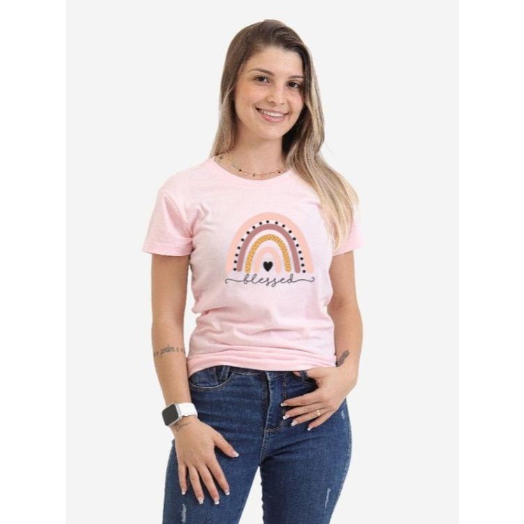 Blusa T-shirt Camiseta Feminina Rosa Blessed Estampa de Arco-Íris Estilosa Casual e Confortável