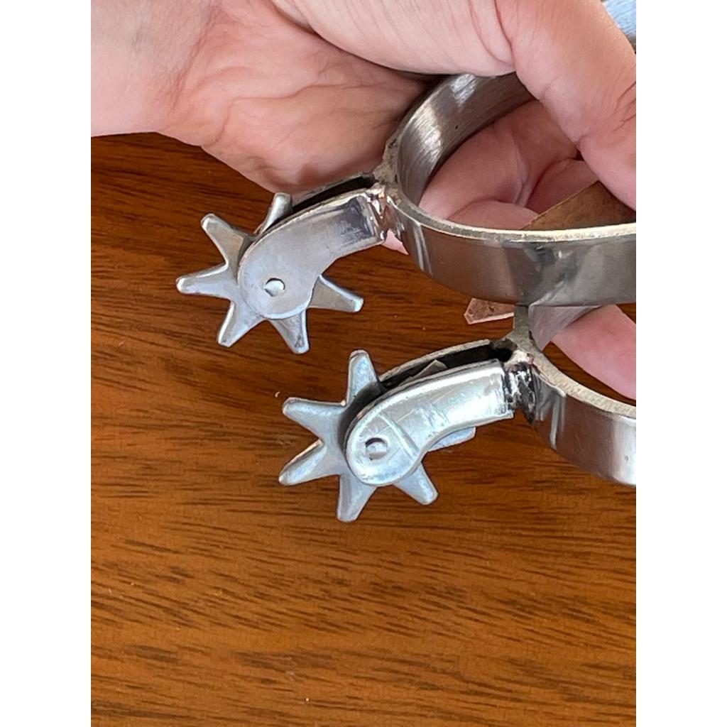 Espora 7 Bicos Inox com Correia de Couro | Cavalgada, Montaria e Vaquejada | Pronta Entrega — imagem 2 de 2