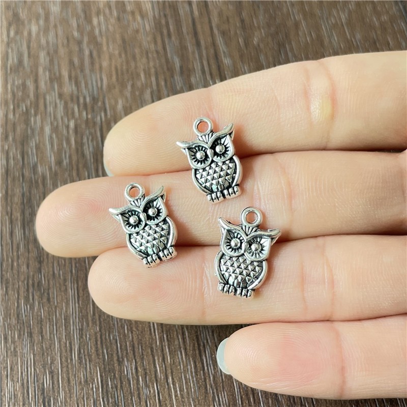 Pingente de Coruja em metal com 10g aprox 20 peças