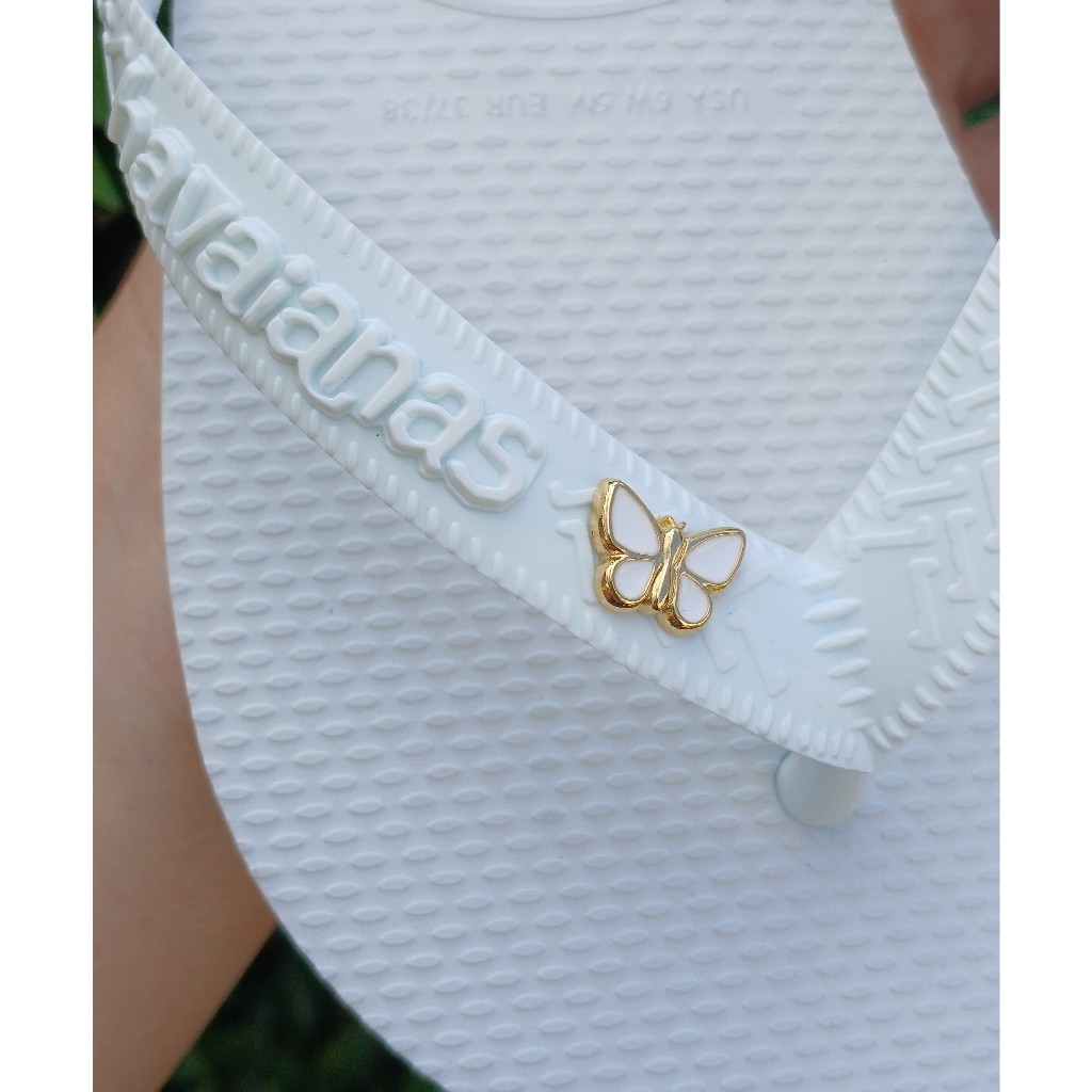 Chinelo Havaianas Top branca + Pingente Borboleta em Oferta na Shopee