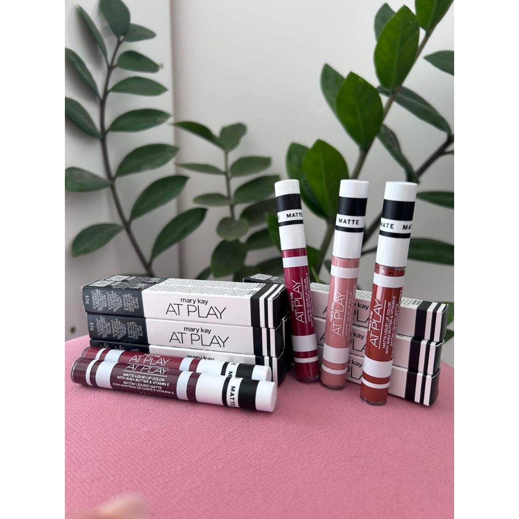 Batom Líquido Matte com Manteiga de Karité  e Viamina E Mary Kay At Play 6,5g