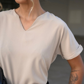 Blusa Feminina Moda Evangeliva Social Tendência Detalhe em V Manga Dobrada Estilosa Promoção em Oferta na Shopee