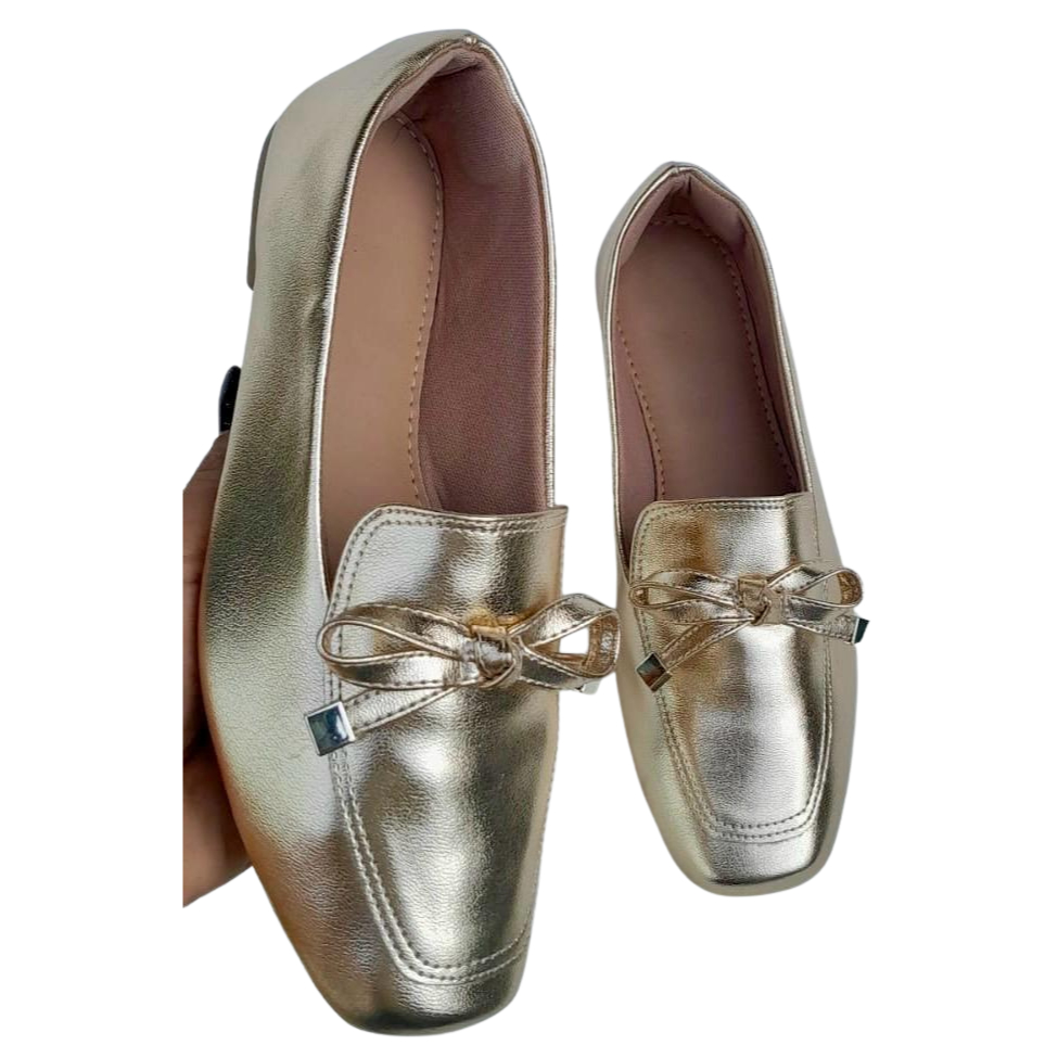 SAPATILHA FEMININA MOCASSIM FEMININO BICO QUADRADO DOURADA METALIZADA COM DETALHE DELICADO DE LAÇO