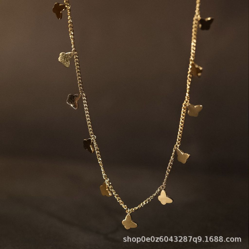 Colar de borboleta de aço inoxidável 18K transfronteiriço europeu e americano com design de nicho feminino, estilo frio em Oferta na Shopee