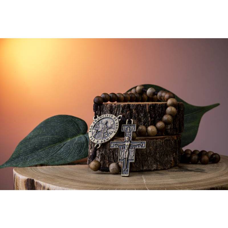 Terço Missão de São Francisco de Assis em Madeira Imbuia 8mm em Oferta na Shopee