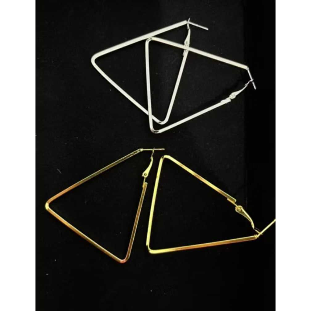 Brinco Triângulo Dourado: Onde Comprar | BuscaProdutos