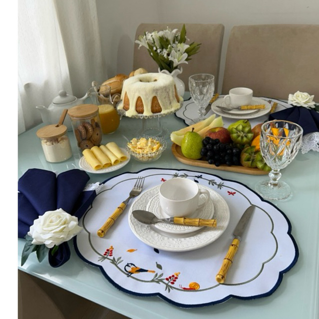 Jogo Americano para mesa posta, tema (branco/verso Bege) Elegante.IMPERMEÁVEL. Premium. kit com 2,4,6, 8… unidades.
