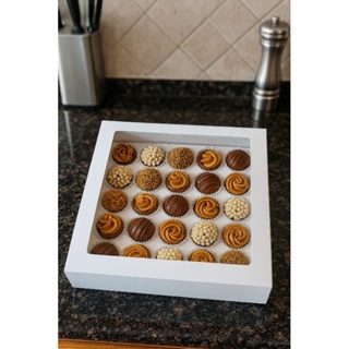 CAIXA P/25 DOCES COM BERÇO 20X20X5CM BRIGADEIRO,DOCES FINOS em Oferta na Shopee