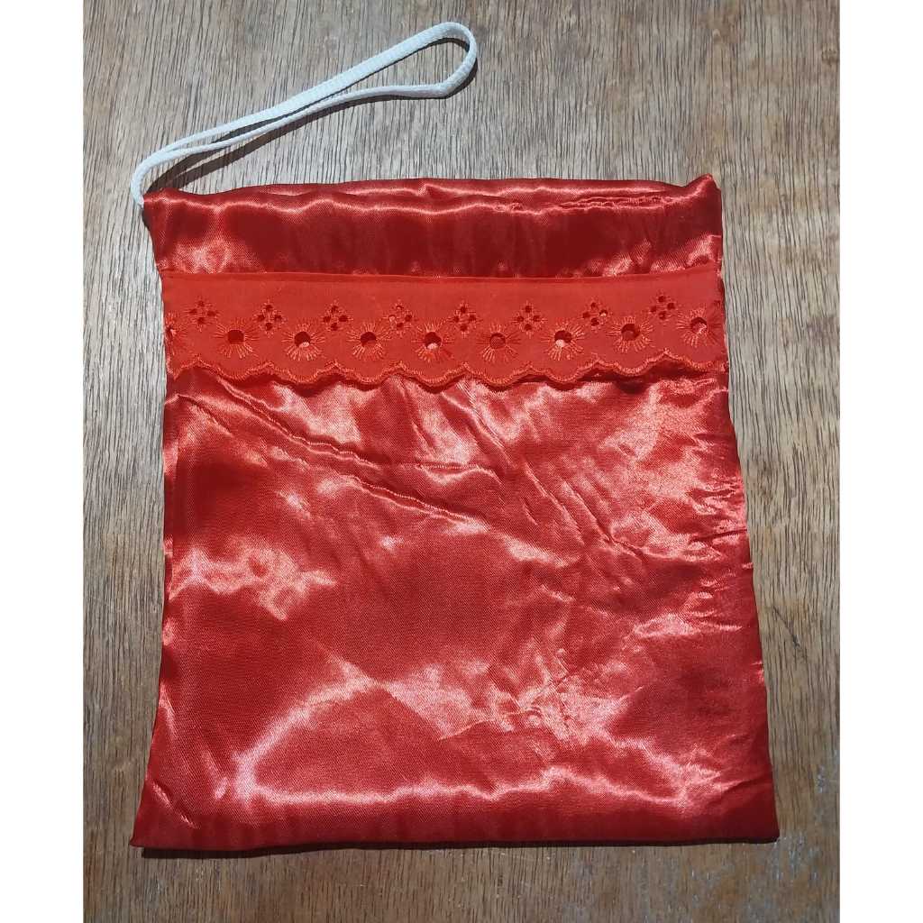 SAQUINHO/BOLSINHA PORTA GUIA/ENTIDADES 30X30 - CETIM VERMELHO COM BORDADO INGLÊS - UMBANDA E CANDOMBLÉ