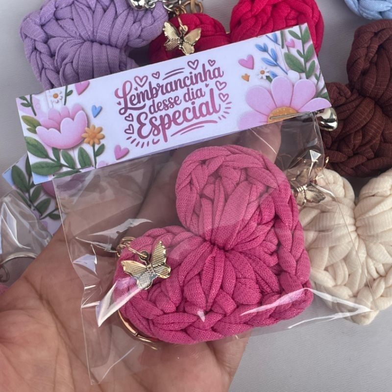 Chaveiro coração crochê em fio de malha - Lembrancinha Artesanal Personalizada, lembrancinha Maternidade, aniversário