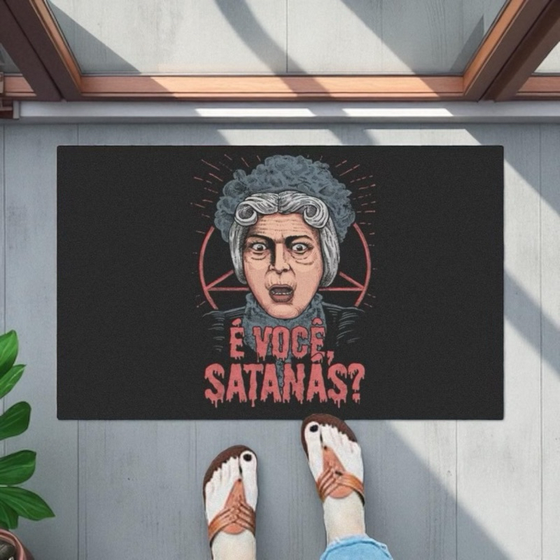 tapete capacho para porta de entrada - É você Satanás? Chaves