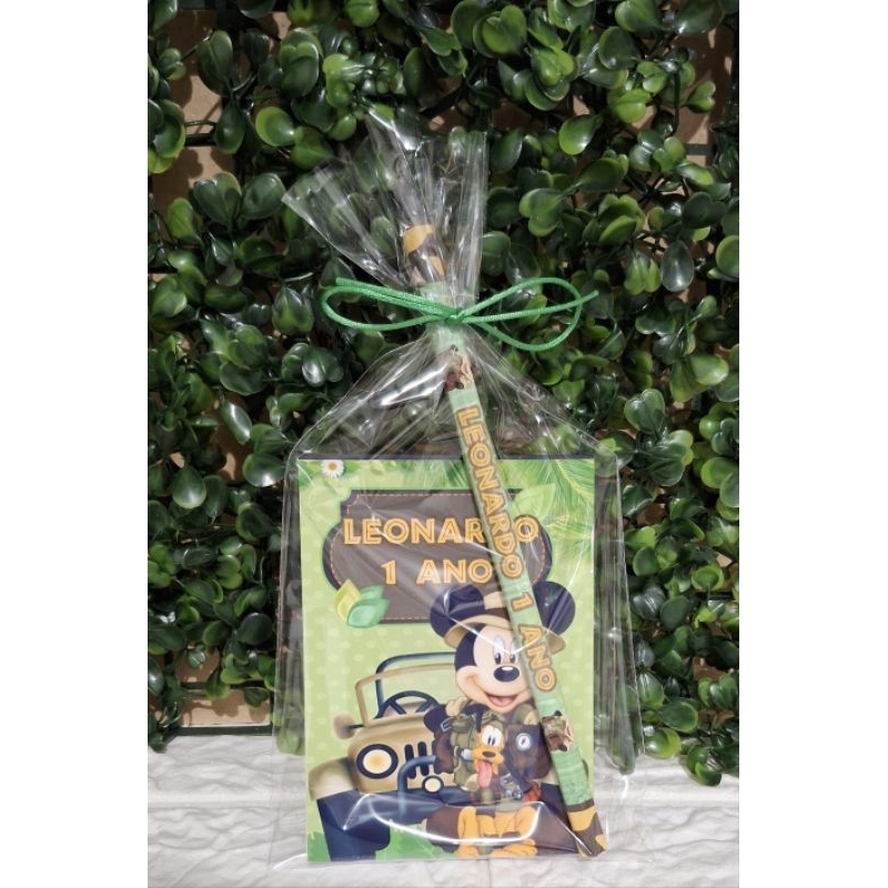 Kit Bloquinho + Lápis Personalizado, Mickey Safari, Lembrancinha de Festa Aniversário