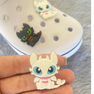 1 Pins/Bottons Emborrachados Para Babuche - Fúria da Luz (Light Fury) em Oferta na Shopee