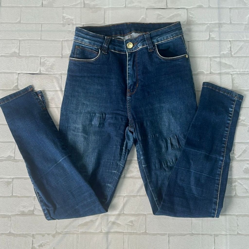 calça jeans feminina cor escura original zune 40, calça jeans levanta bumbum 40, calça jeans lycra feminino 40 (bazar)