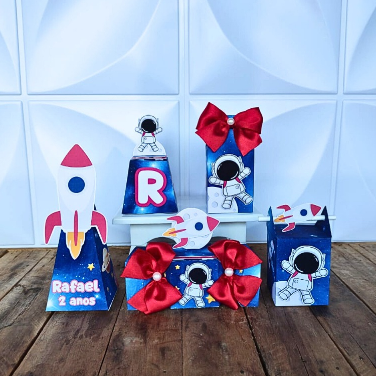 Kit de Caixinhas Personalizadas com Aplique 3D/Lembrancinhas de Aniversário/Decoração de Festa/Tema Astronauta.