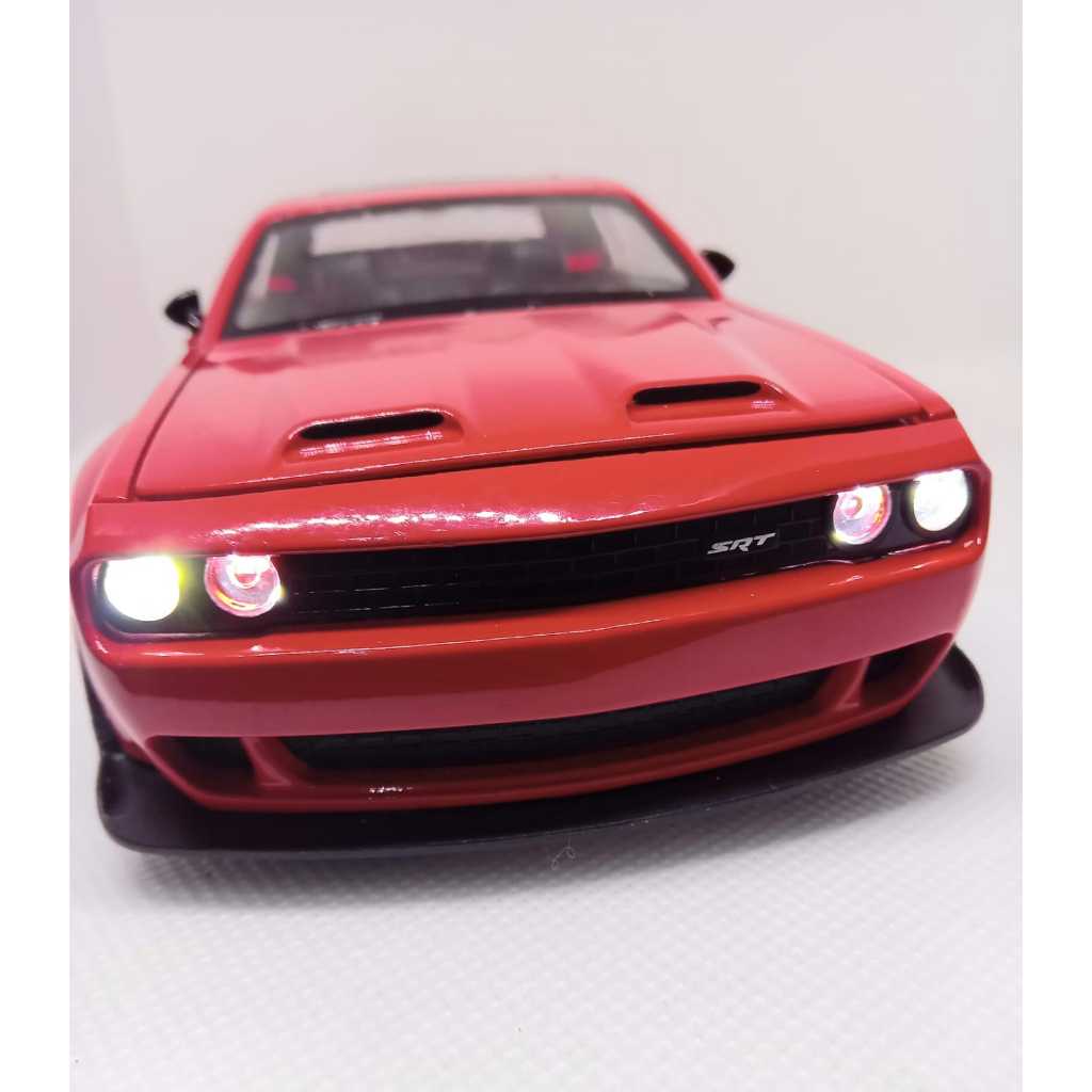 Miniatura  Dodge Challenger SRT Hellcat 1:24 metal Diecast colecionável