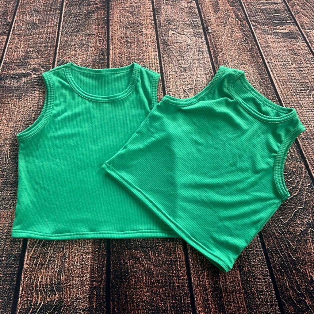 cropped verde bandeira canelado G, cropped verde sem manga G, blusinha regata feminina G, blusinha curta G (bazar)