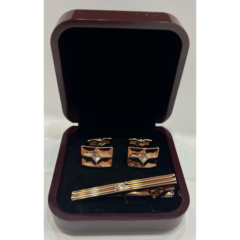 Kit Abotoaduras + Prendedor de Gravata Masculino – Elegância e Sofisticação