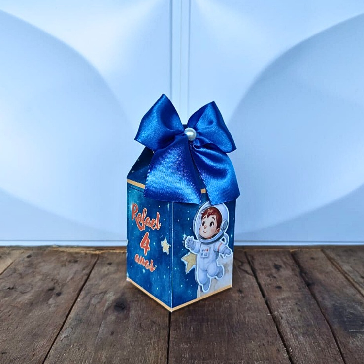 Caixa Milk Avulsa Personalizada com Aplique 3D/Lembrancinha de Aniversário/Decoração de Festa/Tema Astronauta Aquarela.