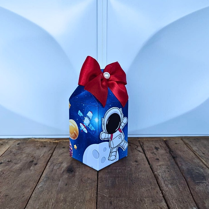 Caixa Milk Avulsa Personalizada com Aplique 3D/Lembrancinha de aniversário/Decoração de Festa/Tema Astronauta.