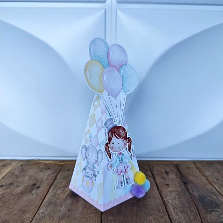 Caixa Pirâmide Avulsa Personalizada c/Aplique 3D/Lembrancinha de Aniversário/Decoração de Festa/Tema Circo Rosa Aquarela